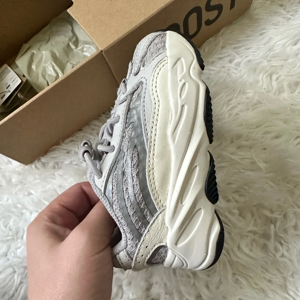 Yeezy boost 700